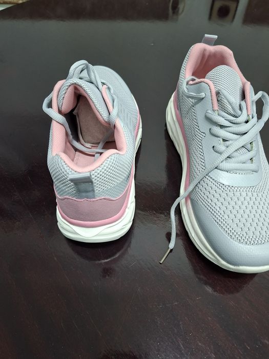 Маратонки нови !!!