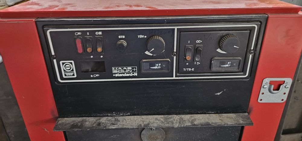 Vând centrală pe lemn și motorină.