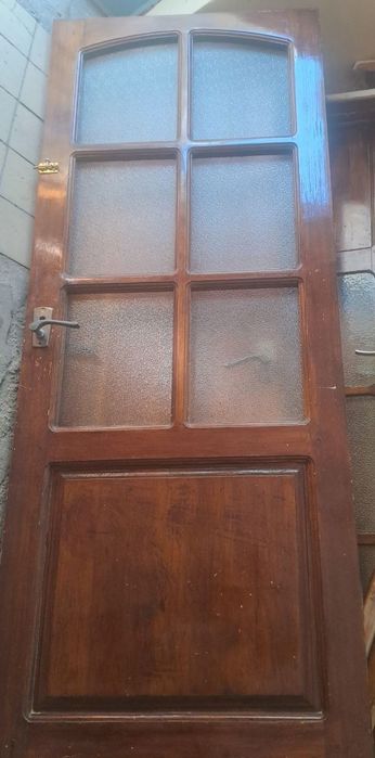 продоются   комнатные  двери  в  хорошем  в  состоянии