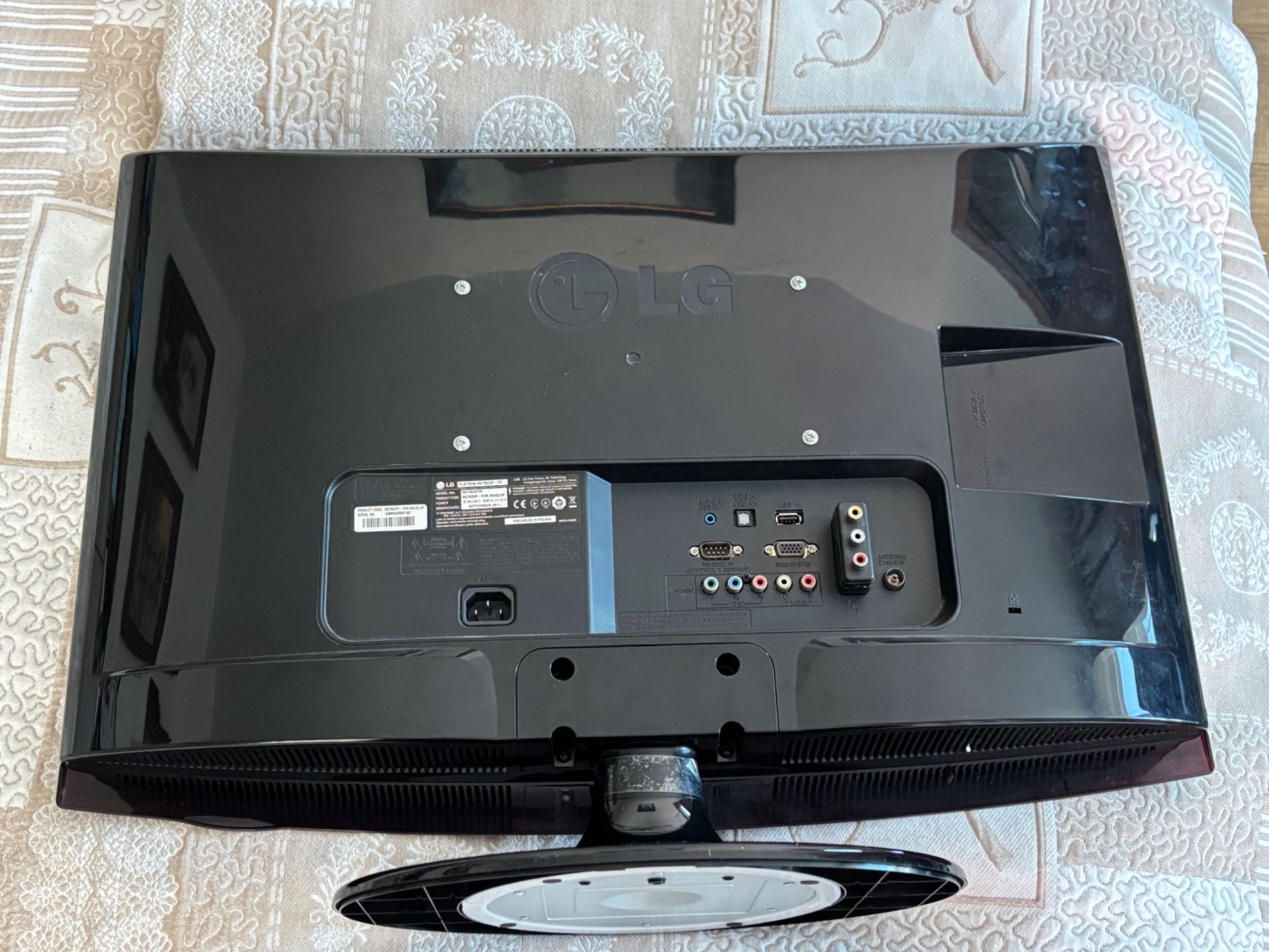 Телевизия 27 LCD-TV LG M2762DP-PZ