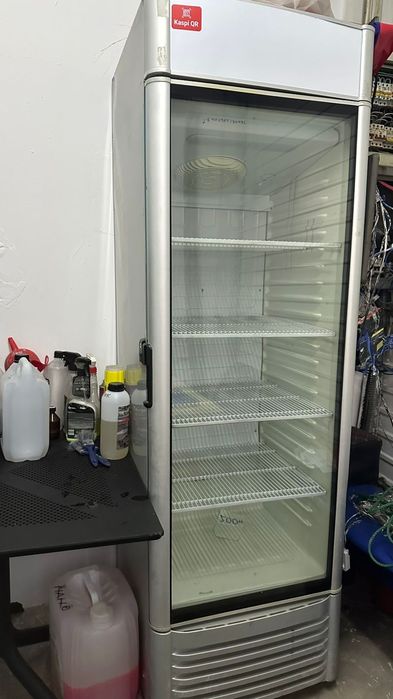 Продам витринный холодильник