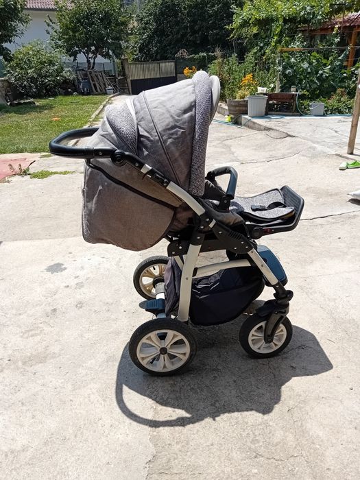 Детска количка .