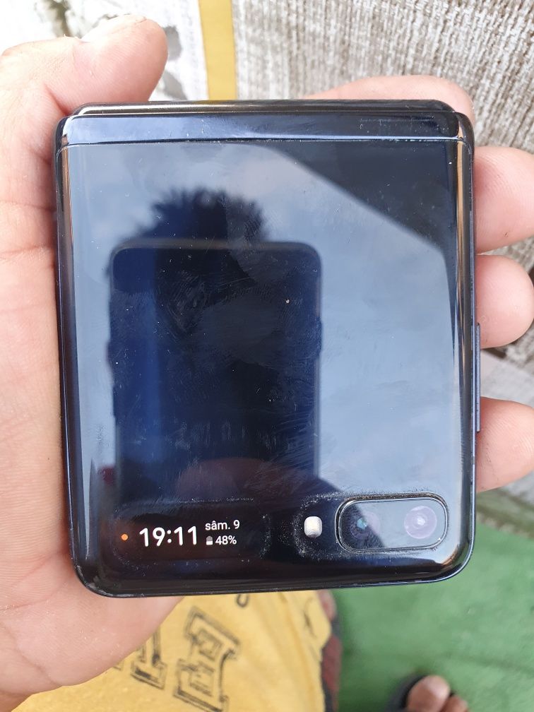 Samsung flip defect