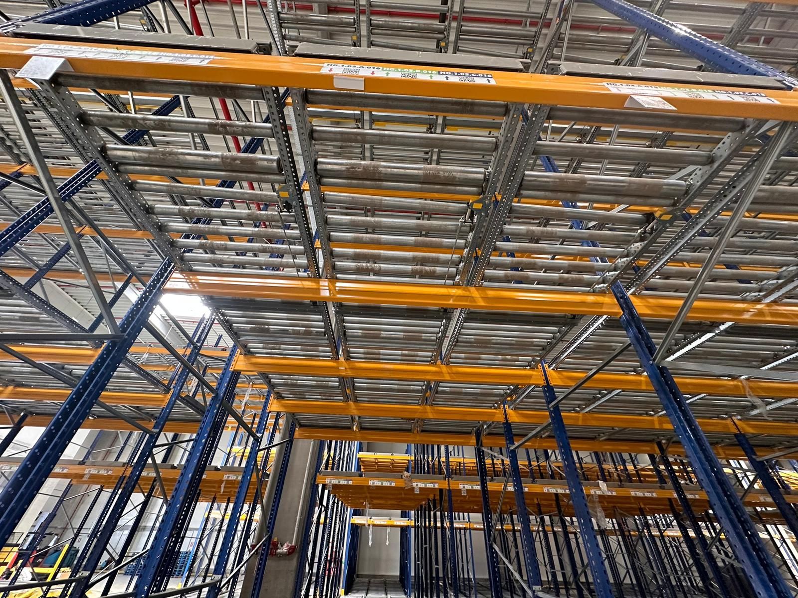 Avem rafturi metalice de vânzare