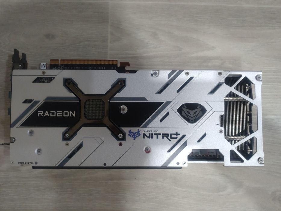 Продам видеокарту RX 6800XT.