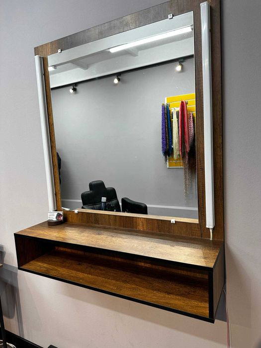 Для парикмахера и визажиста зеркало полка