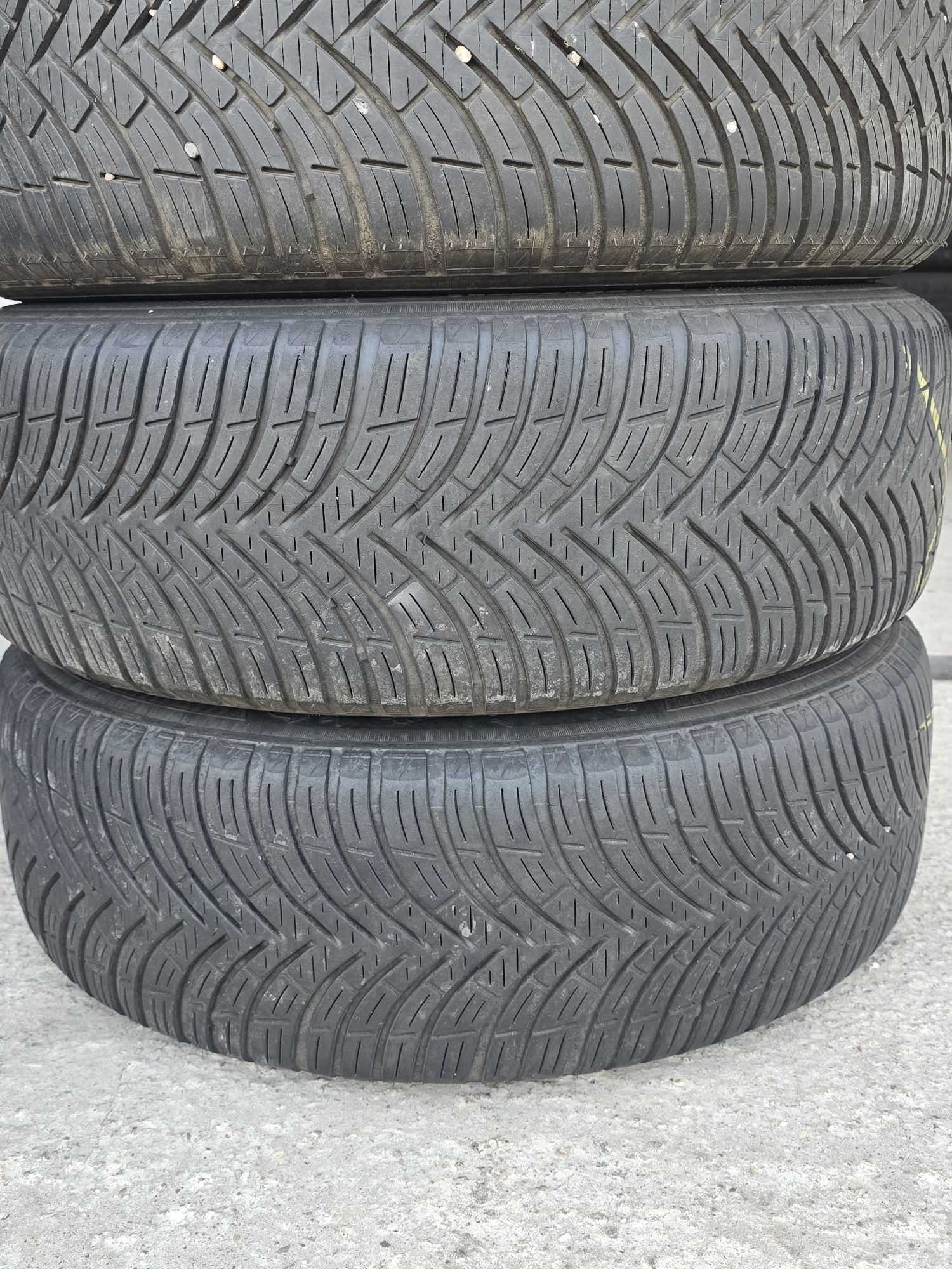 4 Броя 205/55/17 Kleber 2x6,5mm 2x5,2mm