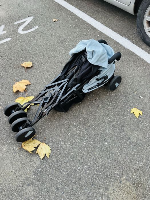 Carut sport cuggi,impecabil ,fara defecte . Este pliabil.