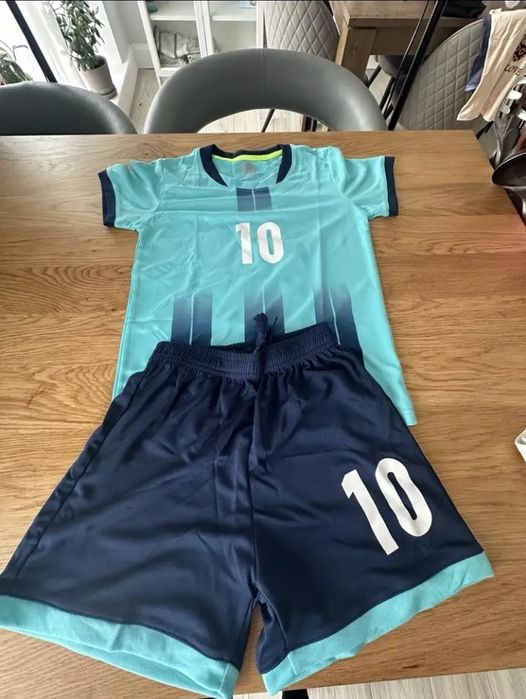 Изработка на персонален футболен екип  с номер и име -различни модели