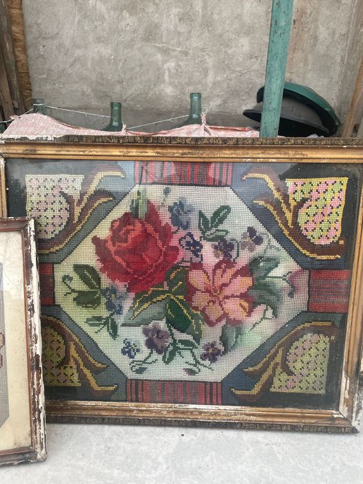 Diverse antichitati tablouri tesute putinei roata tesut copaie lemn