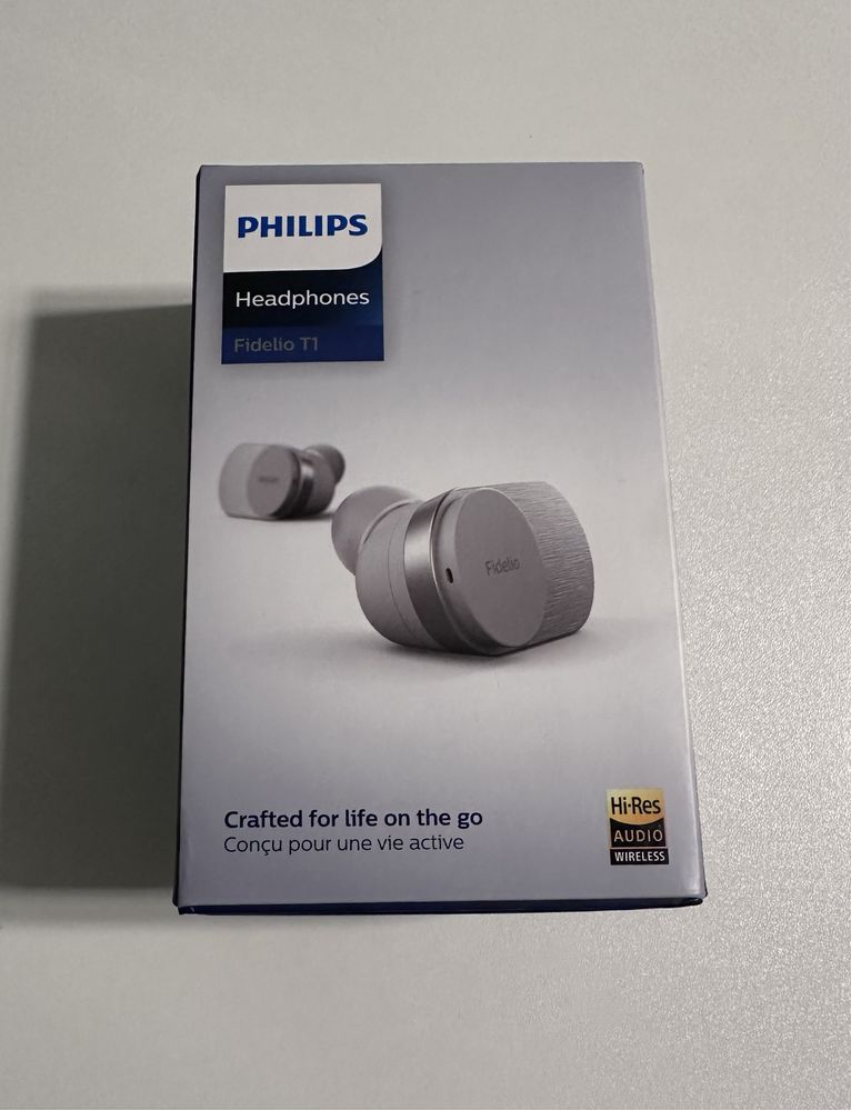 Philips Fidelio - true wireless слушалки / с гаранция