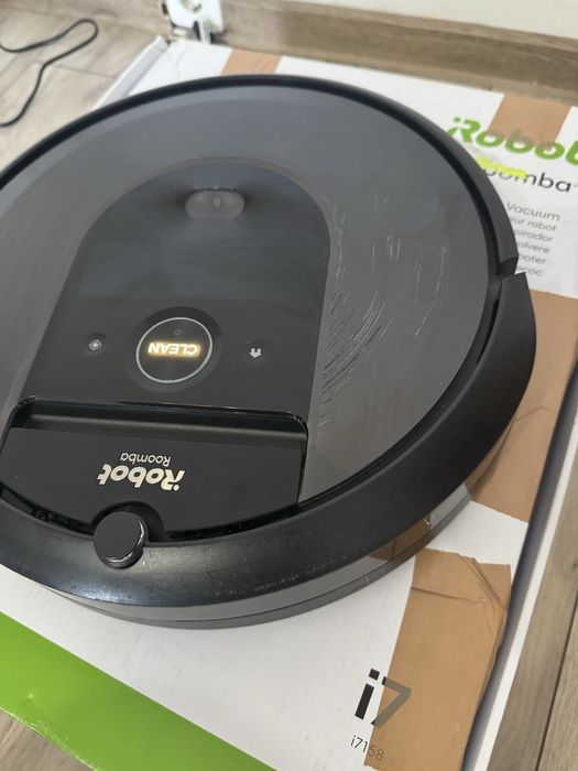 Robot aspirator Roomba i7 WiFi smart, 33W, la cutie