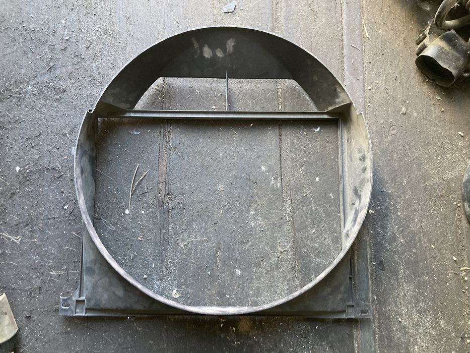 Диффузор вентилятора охлаждения радиатора БМВ Е34 / BMW E34