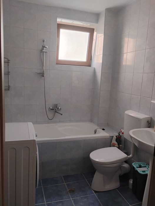 Închiriez apartament cu 2 camere și parcare subterană zona Zorilor