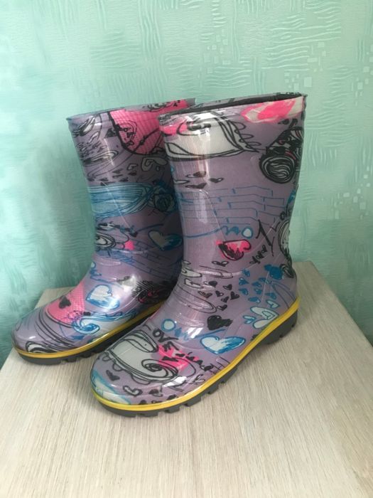 Продаю сапоги резиновые новые