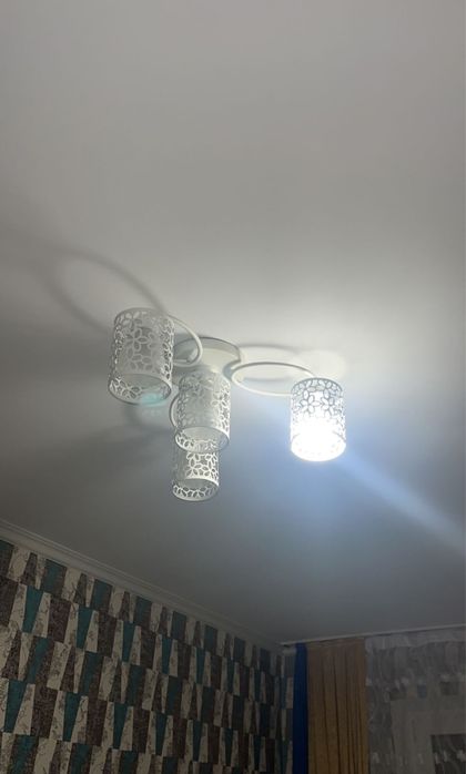Продается люстры по 3000 т все лампы продрабочие