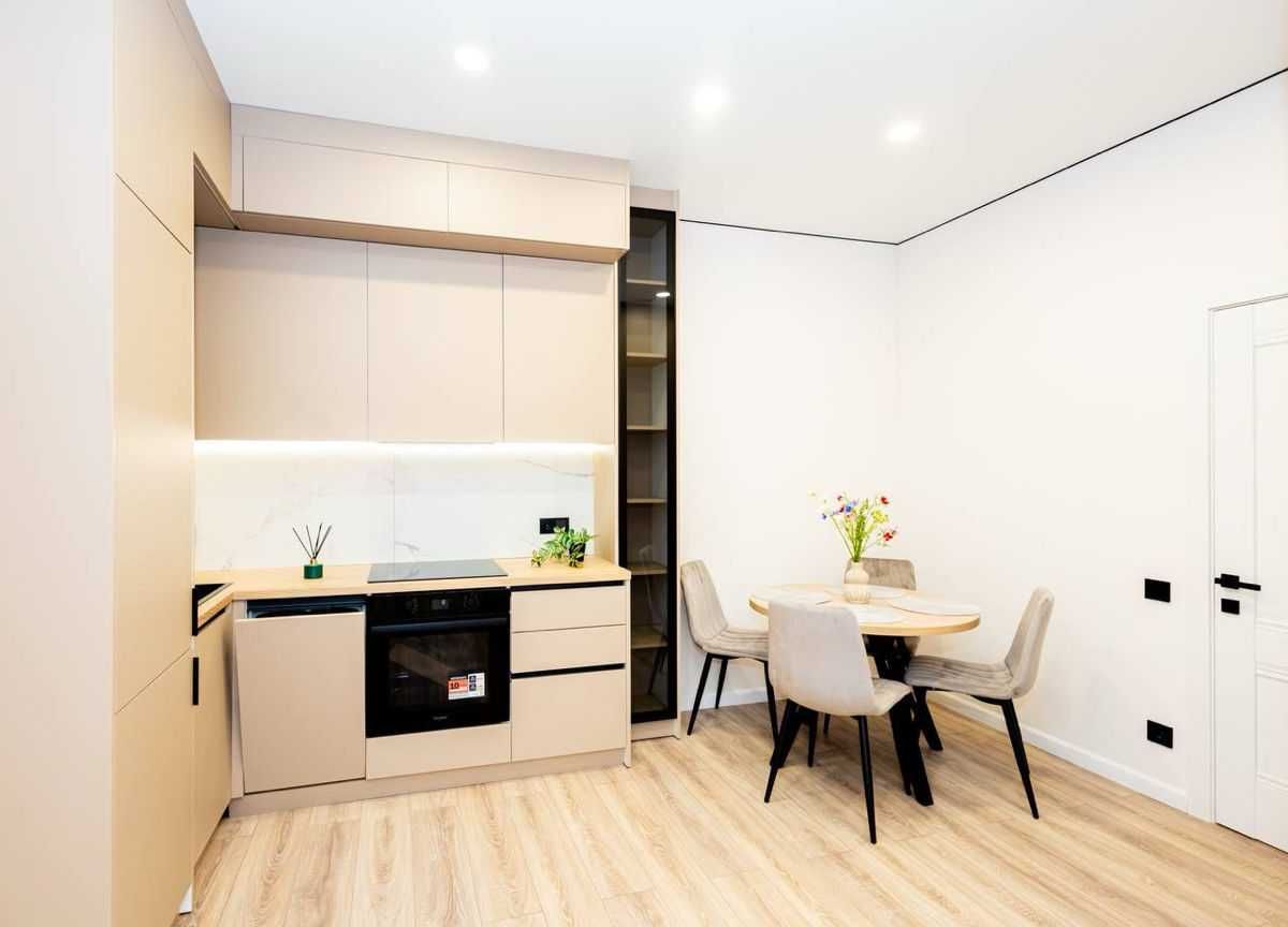Продава се Двустаен апартамент в София, Център - 57 кв.м за 2808 €/кв.м - Снимка #2