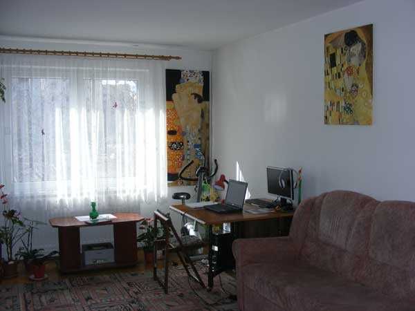 Inchiriez ap. 3 camere amenajat Pandurilor + garaj.
