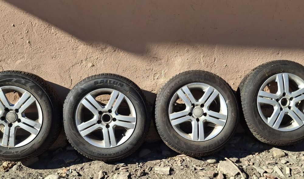 Vând cauciucuri de iarnă 195/65/15