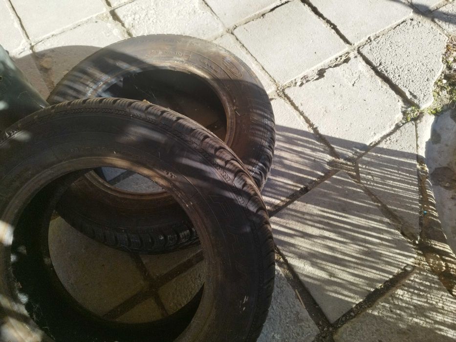 Продавам 2 броя зимни гуми