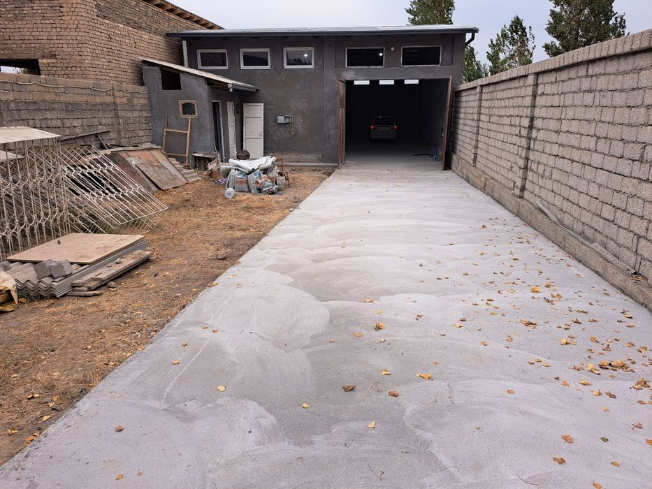 Сдаётся в аренду 3.3 соток для склада или малого бизнеса.
Рядом с FOOD