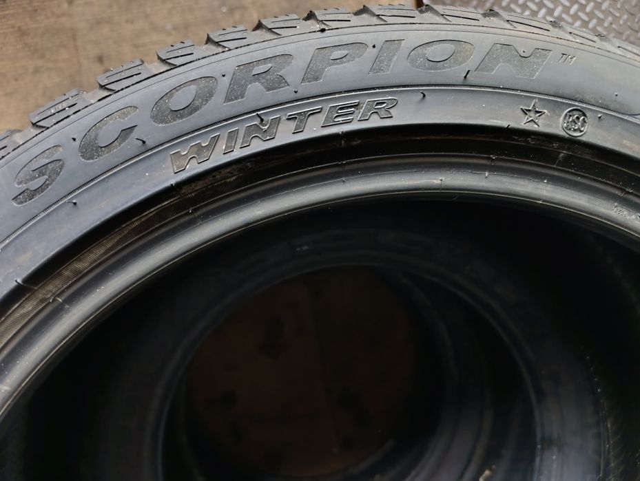 O anvelopă de iarnă 275 40 21 Pirelli * Runflat dot 2021