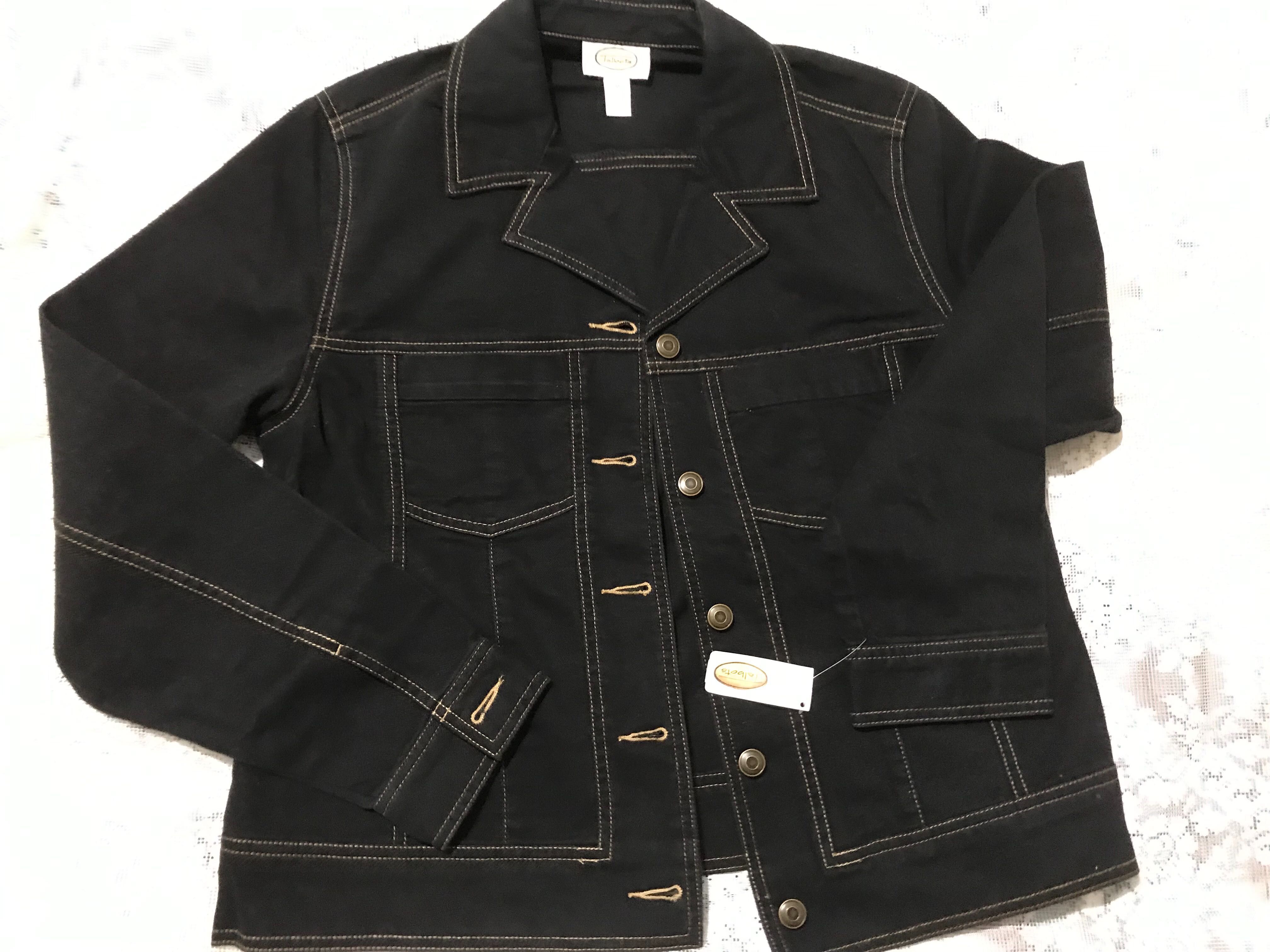 Женская джинсовая куртка чёрного цвета размер М