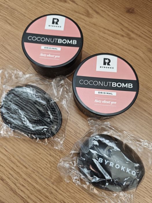 Coconut Bomb подхранваща маска+четка 
подхранваща маска за коса