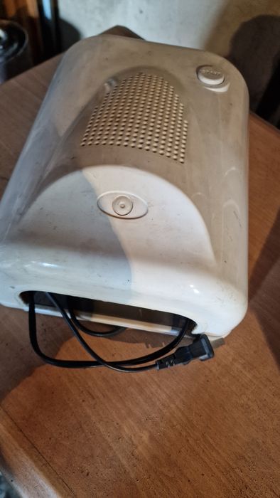 Продам лампу для маникюра.