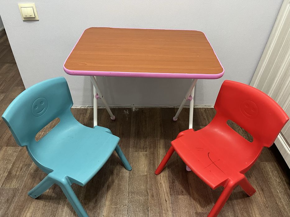 Стол со стульями детский