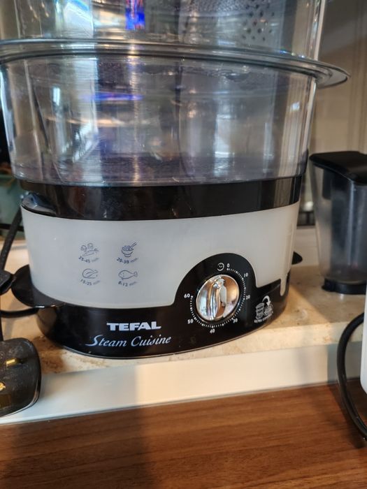 Vând aparat de gătit la abur, încercat doar odată.