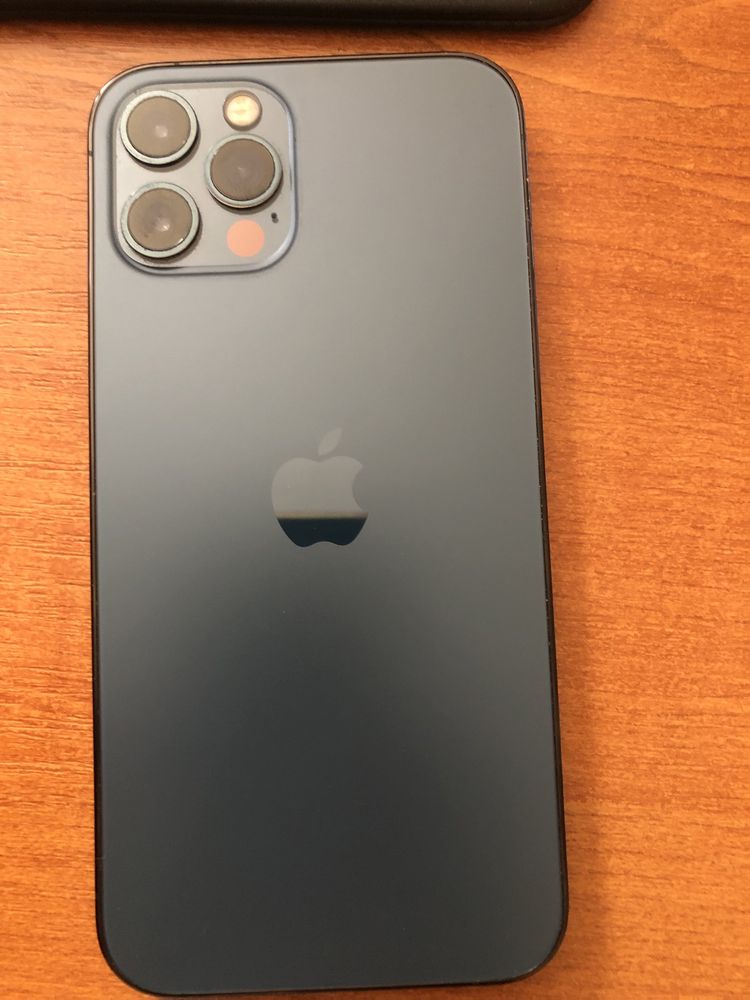 Iphone 12 pro,отлично състояние и Iphone 8 в много добро състояние