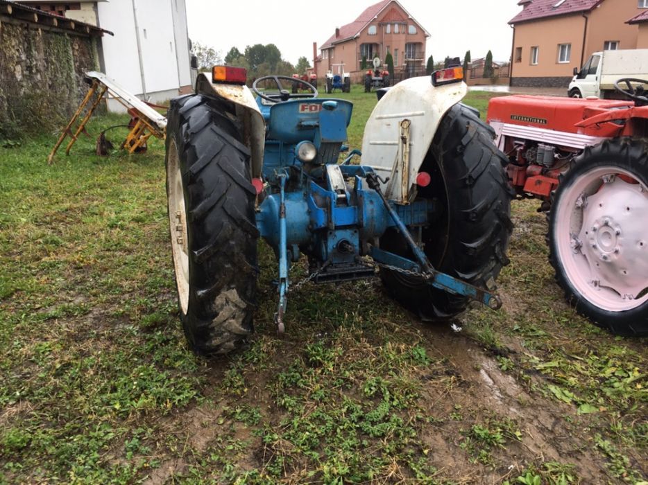 Dezmembrez tractor Ford