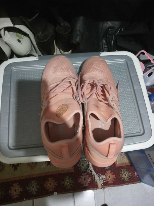 Adidași Nike model New Balance mărimea 42