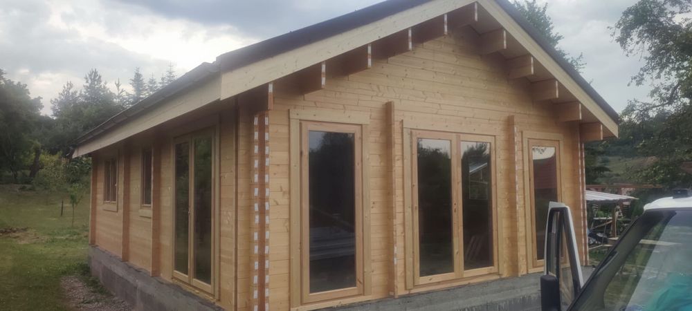 Confectionam structuri din lemn, acoperisuri, foisoare etc.