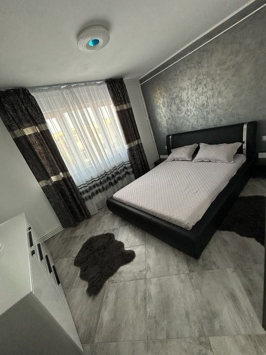 Inchiriez apartament zona Piata Traian/liceul Ion Barbu