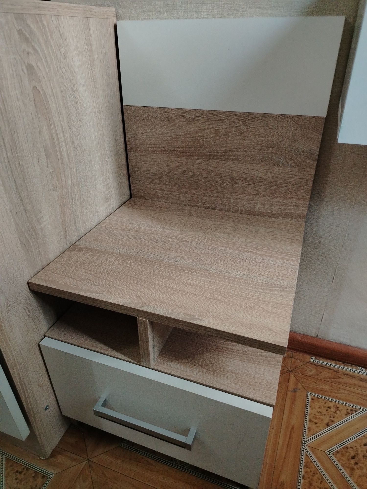 Продам кровать двухспальную и две тумбочки. Екіадамдық төсек сатамын.