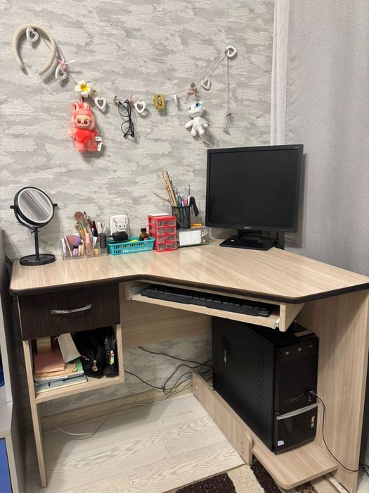 Продам компьютерный стол