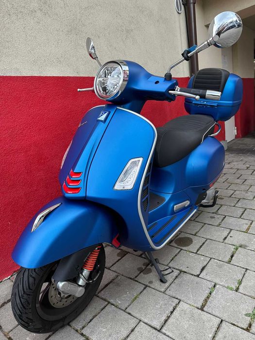 COCMOTORS vinde in consignatie Vespa GTS 300, 4934 km,  2019