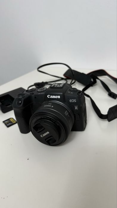 Canon EOS RP + Obiectiv Canon RF 50mm f/1.8 STM – stare excelentă