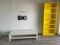 Mobilier living – masă TV + bibliotecă galbenă