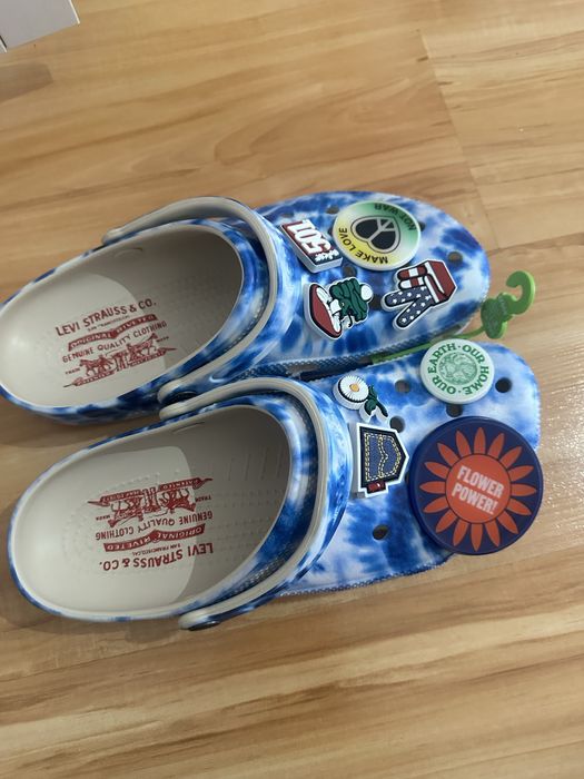 Saboti Crocs licenta Levi’s