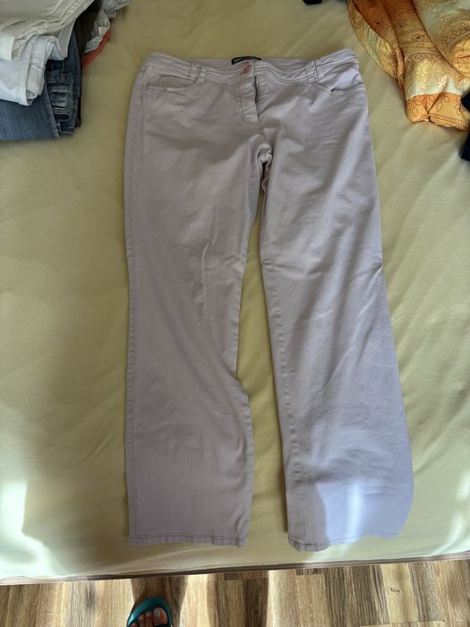 Продавам бели дънки и панталон