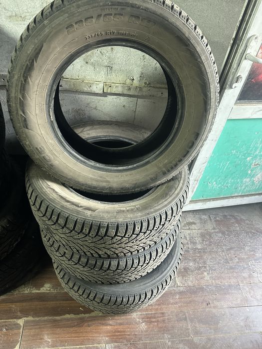 Продам шины на R17