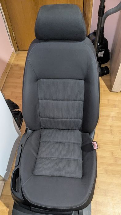 Scaun auto pentru simulator gaming