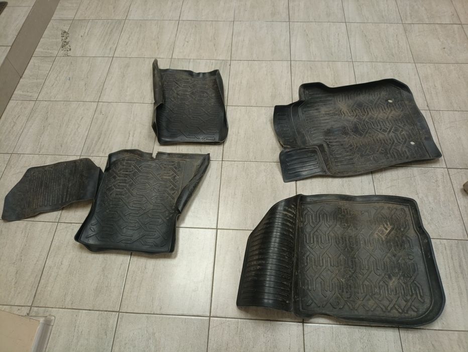 Коврики на Ларгус