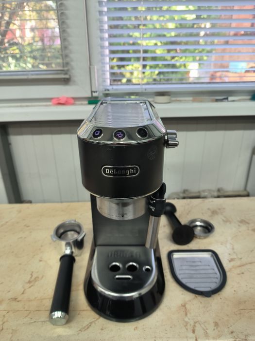 Delonghi EC685.BK Dedica