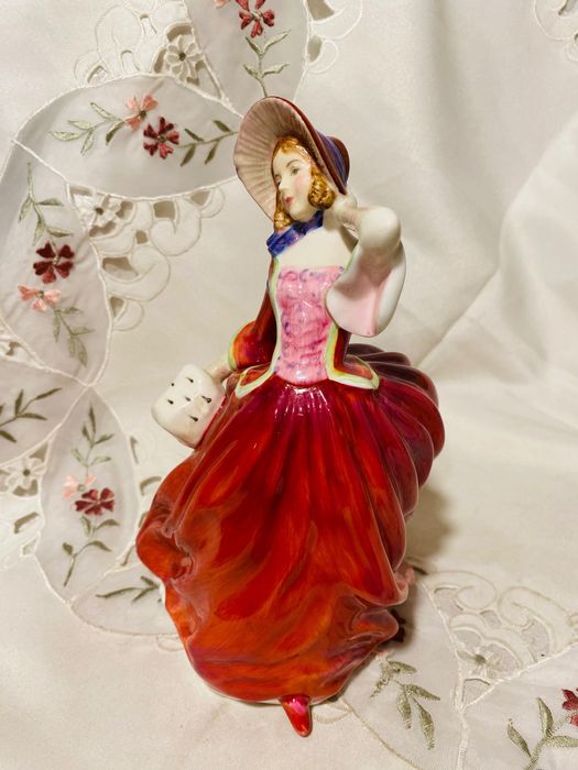 порцеланова статуетка