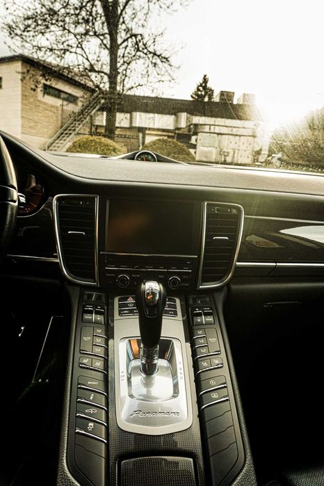 Продавам Porsche Panamera face