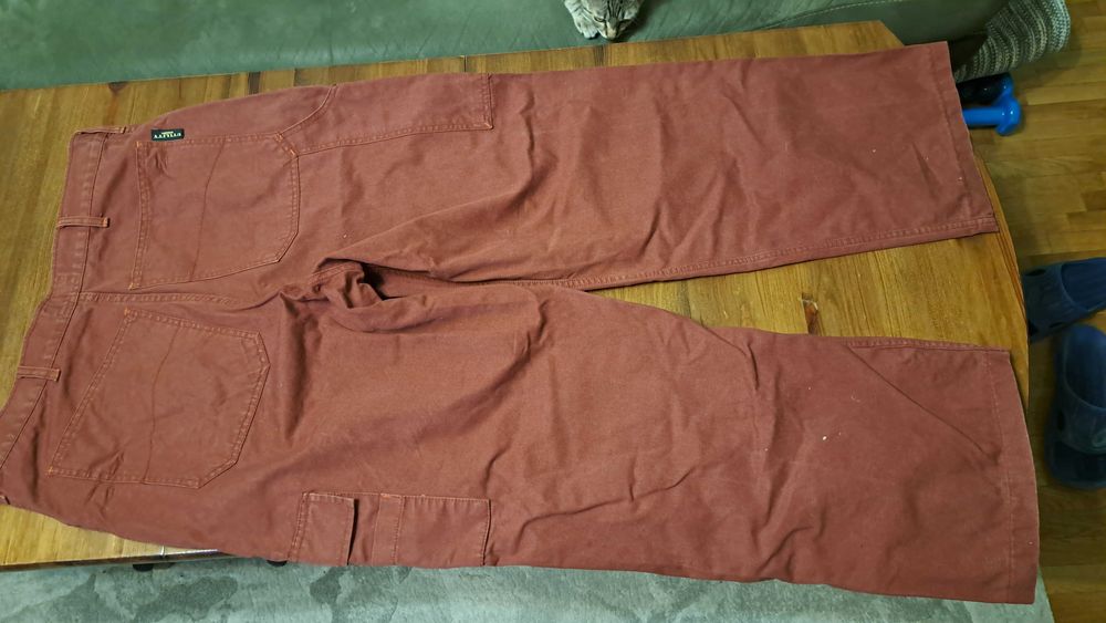 Два чифта здрави и запазени дънки